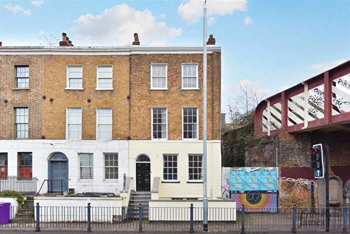 2 Bedroom Apartment To Rent In Commercial Road, London, E14