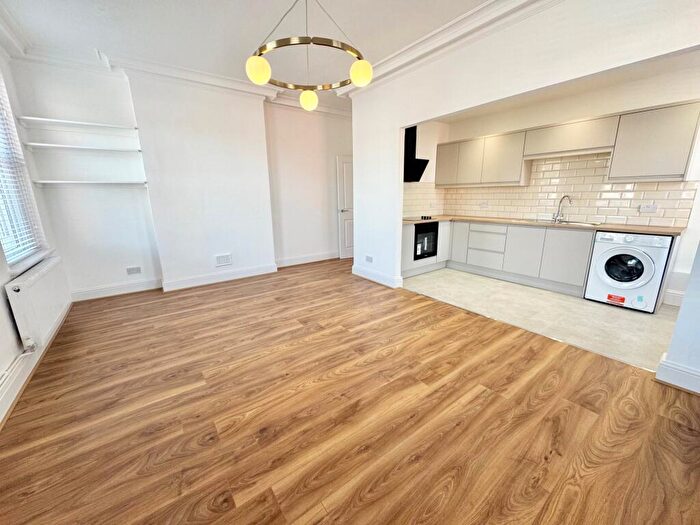 2 Bedroom Flat To Rent In Limedale Road, L18