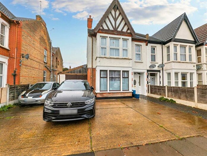 Studio To Rent In Valkyrie Road, Westcliff-On-Sea, SS0