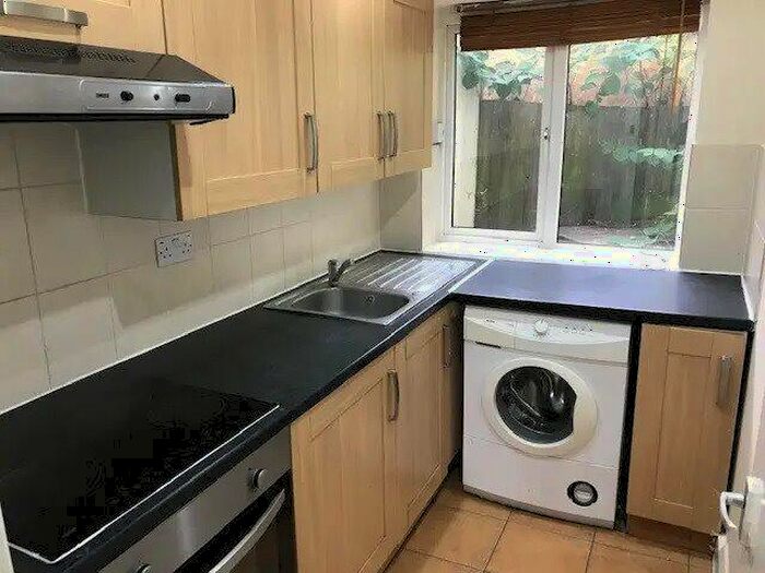 3 Bedroom Flat To Rent In Stevens Cottage, Willesden Green, NW10
