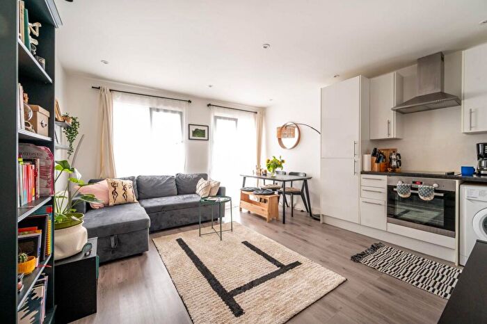 1 Bedroom Flat For Sale In Cranbrook Mews, Walthamstow, E17