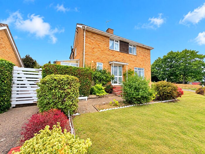 3 Bedroom Semi-Detached House For Sale In Quinton Road, Ipswich, IP6