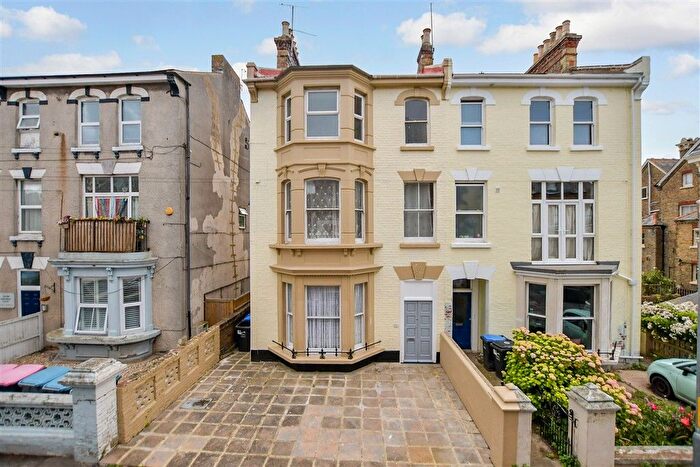 5 Bedroom Semi Detached House For Sale In North Avenue, Ramsgate, Kent, CT11