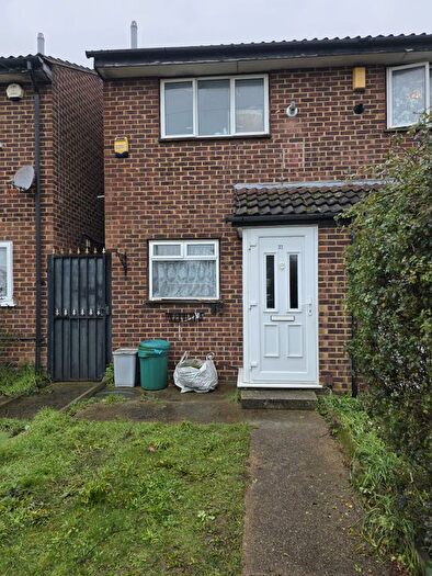 2 Bedroom Semi Detached House To Rent In Westlands Close, Hayes, UB3