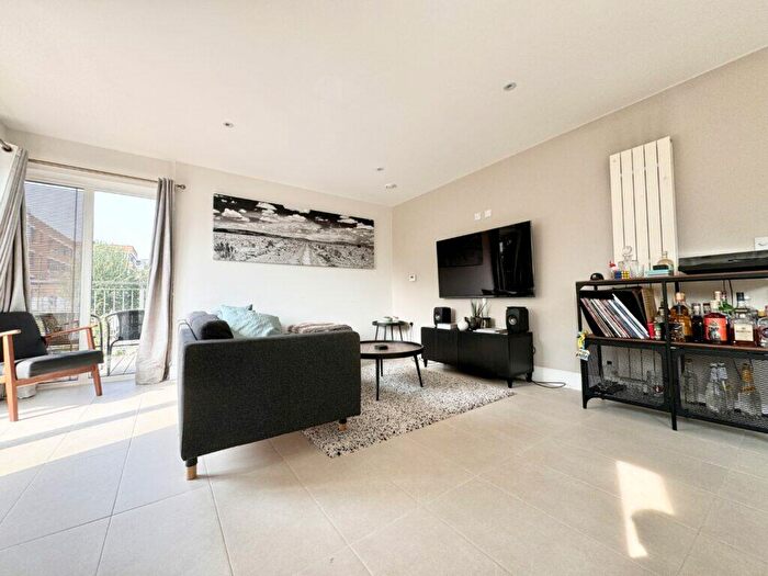 2 Bedroom Flat To Rent In Sambroke Square, New Barnet, EN4