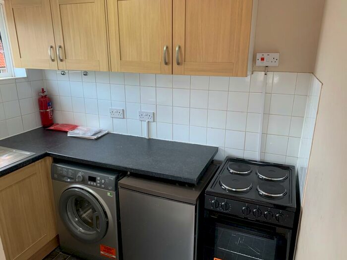 1 Bedroom Flat To Rent In Thackeray Court, Portswood, SO17