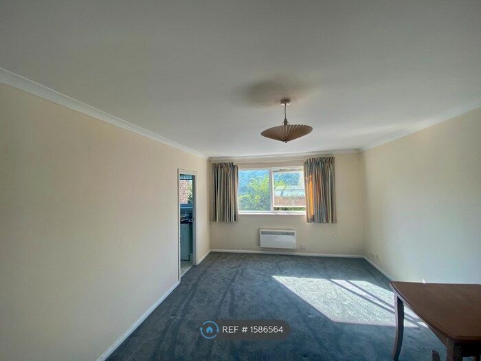 2 Bedroom Flat To Rent In Edmonscote, London, W13