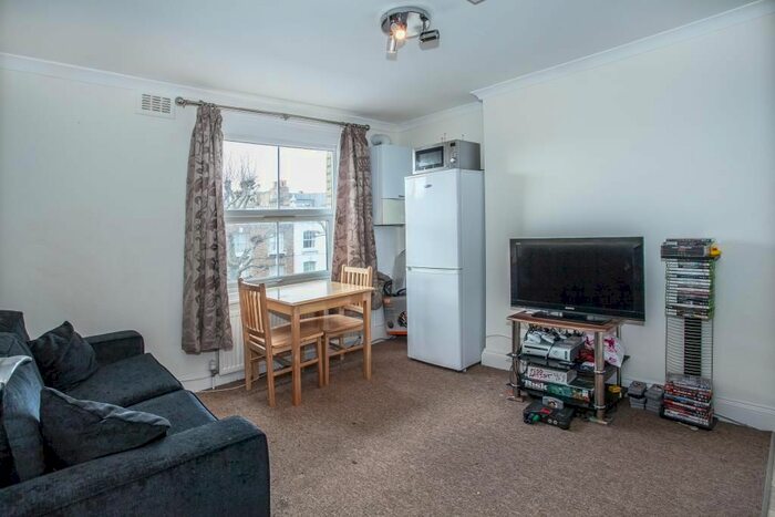 2 Bedroom Flat To Rent In Loftus Road, Shepherds Bush, London, W12