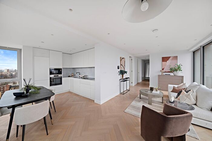 3 Bedroom Flat To Rent In Maple Path, London, E5