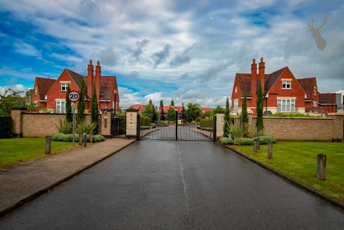 5 Bedroom House To Rent In High Road, Chigwell, IG7