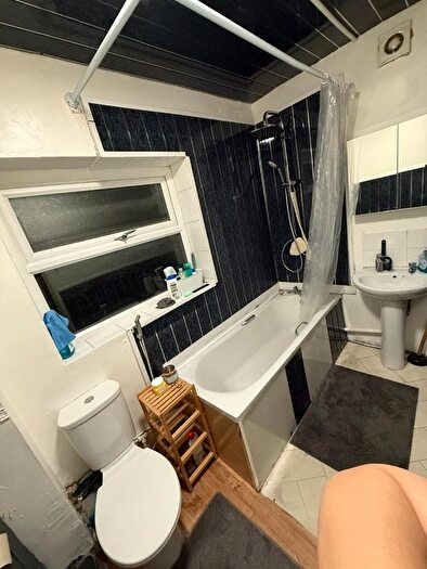 2 Bedroom Flat To Rent In Strathmore Crescent, Benwell, Newcastle Upon Tyne, NE4