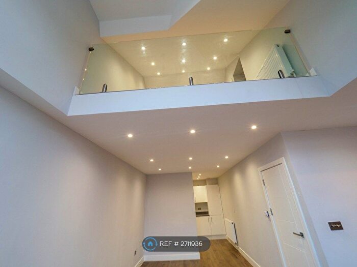 2 Bedroom Flat To Rent In Hatfield Heights, Watford, WD24