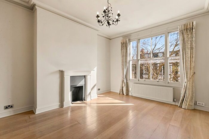 1 Bedroom Flat To Rent In Kempsford Gardens, Earls Court, SW5