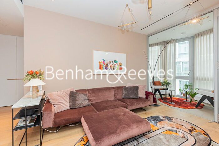 2 Bedroom Flat To Rent In Prospect Way, Wilshire House, SW11