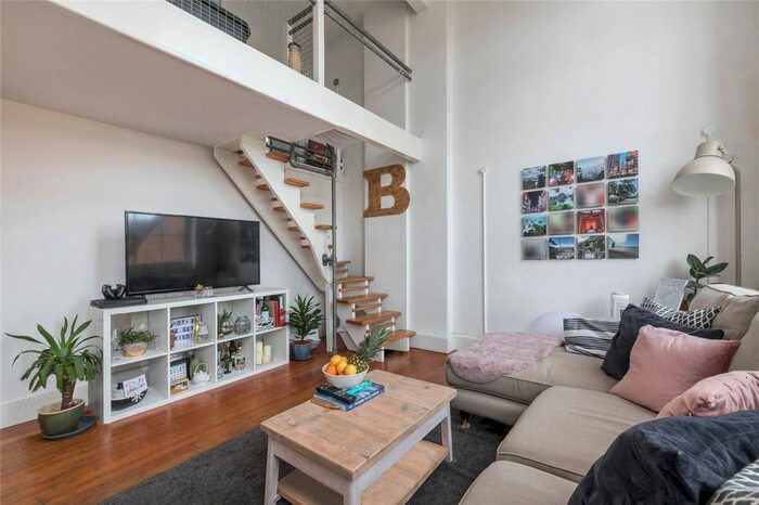 2 Bedroom Flat To Rent In The School House, Pages Walk, London, SE1