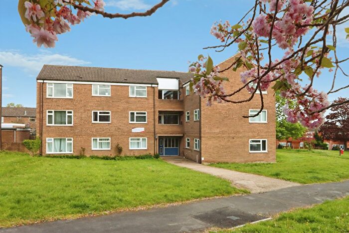 3 Bedroom Flat For Sale In Oakamoor Close, Chesterfield, S40