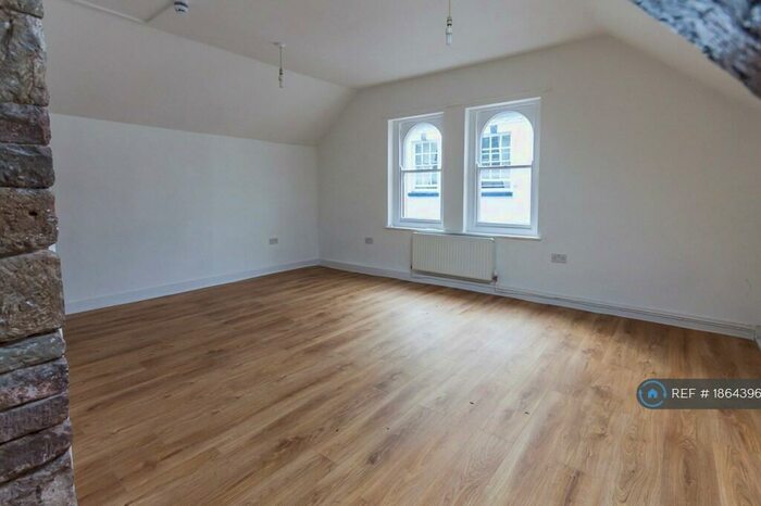2 Bedroom Flat To Rent In Church Street, Monmouth, NP25