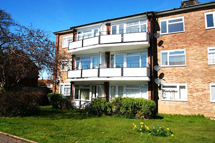 2 Bedroom Flat To Rent In The Causeway, Worthing, BN12