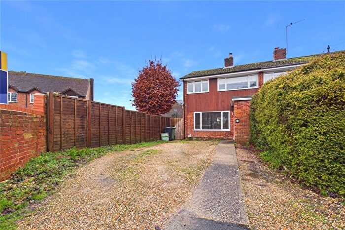 3 Bedroom End Terrace House For Sale In Monks Lane, Newbury, Berkshire, RG14