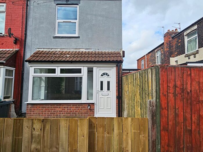 2 Bedroom End Terrace House To Rent In Laburnum Grove, Hull, HU8