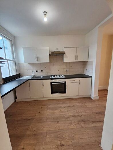 3 Bedroom Flat To Rent In Hichisson Road, London, SE15