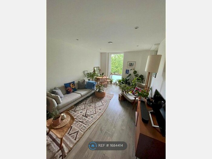 1 Bedroom Flat To Rent In Woods Road, London, SE15