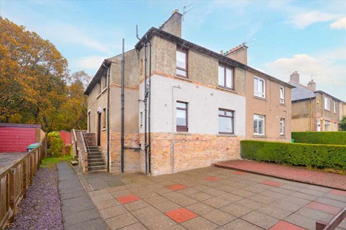 2 Bedroom Flat For Sale In Forest Place, Townhill, KY12