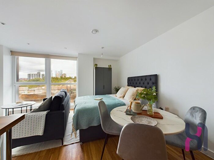 Apartment To Rent In Pomona Strand, Manchester, Greater Manchester, M16