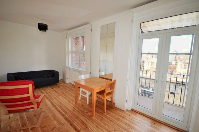2 Bedroom Flat To Rent In Green Lanes, London, N13