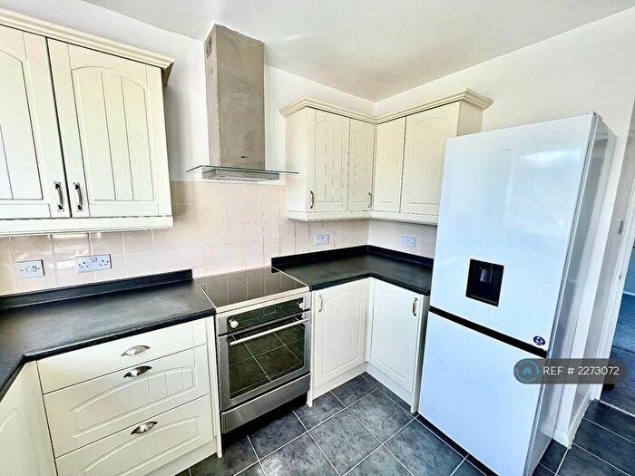 1 Bedroom Flat To Rent In Highview, London, SE18