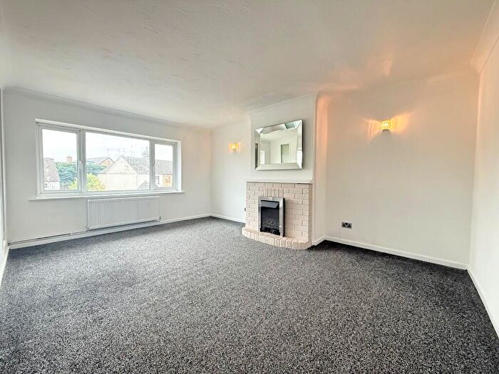 3 Bedroom Maisonette To Rent In Church Street, SG18