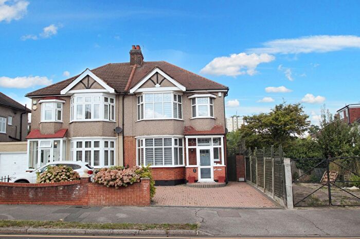 3 Bedroom Semi-Detached House To Rent In Broadmead Road, Woodford Green, IG8
