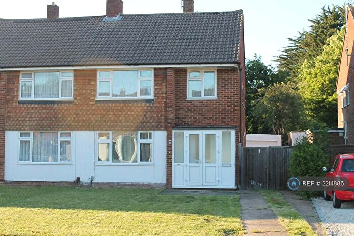 3 Bedroom Semi-Detached House To Rent In Silverdale Road, Reading, RG6
