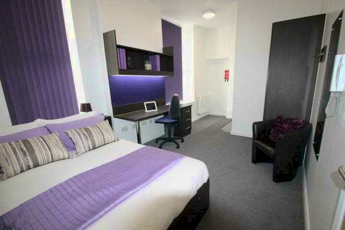 1 Bedroom End Of Terrace House To Rent In The Square, / North Road East, Plymouth, PL4