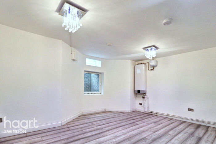 Studio To Rent In Milton Road, Swindon, SN1