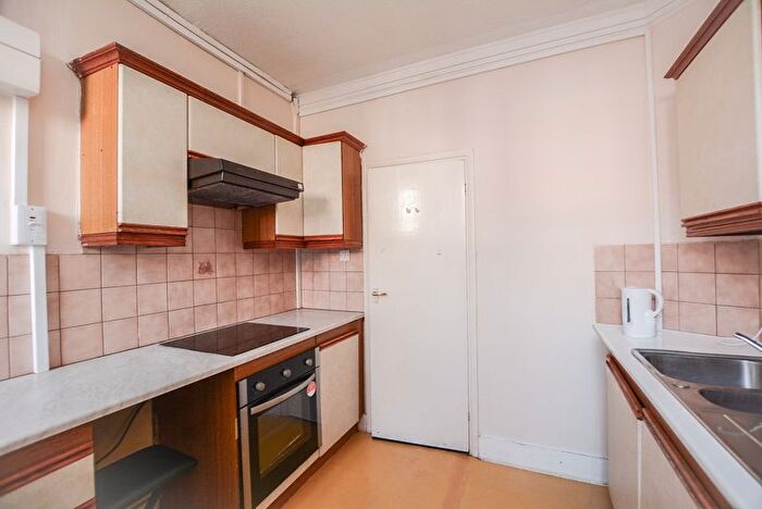1 Bedroom Flat To Rent In Valkyrie Road, Westcliff-On-Sea, SS0