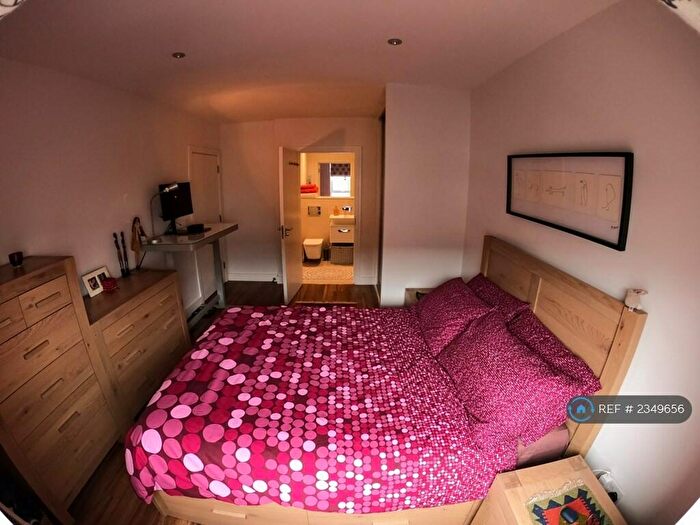 2 Bedroom Flat To Rent In Drake Way, Reading, RG2