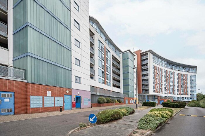 2 Bedroom Flat To Rent In Meath Crescent, Bethnal Green, London, E2