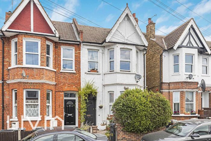 3 Bedroom Flat For Sale In Melfort Road, Thornton Heath, Surrey, CR7