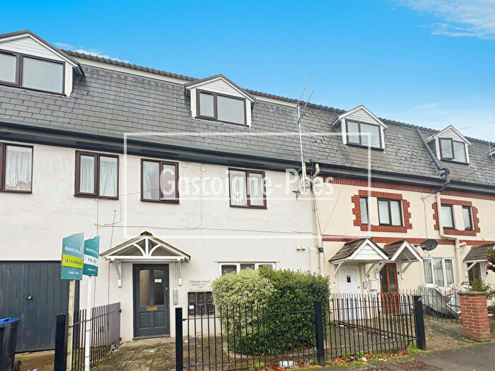 1 Bedroom Apartment To Rent In Marlborough Road, Woking, GU21