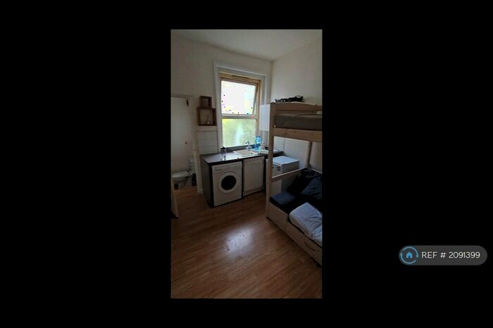 Studio To Rent In High Road, London, N22