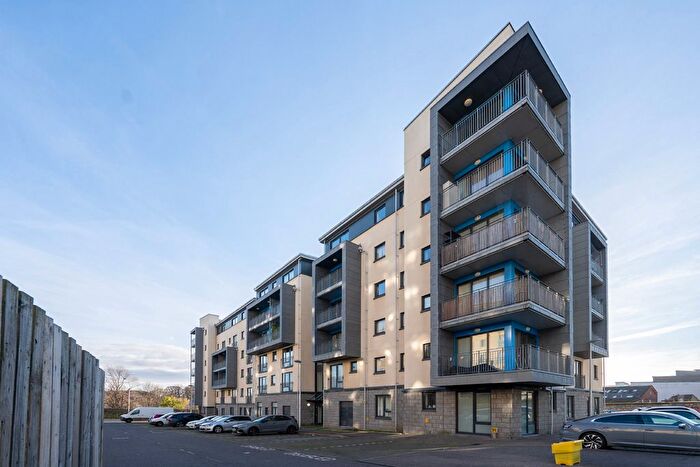 2 Bedroom Flat To Rent In West Kilnacre, Edinburgh, EH7