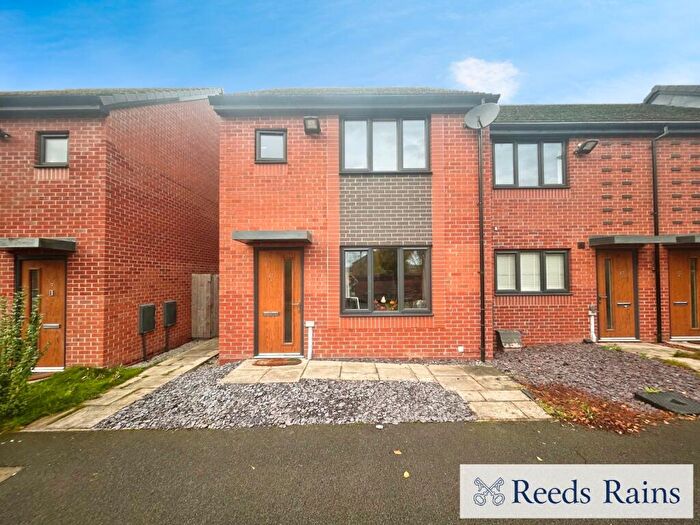 3 Bedroom End Of Terrace House For Sale In Hope Road, Salford, Greater Manchester, M6