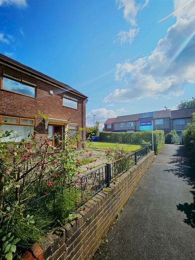 4 Bedroom House To Rent In Cleethorpes Avenue, Manchester, M9