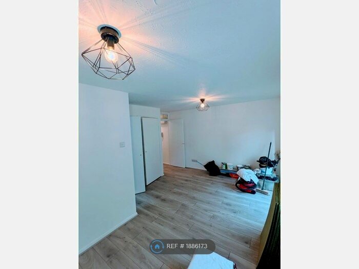 Studio To Rent In Selhurst Road, London, SE25