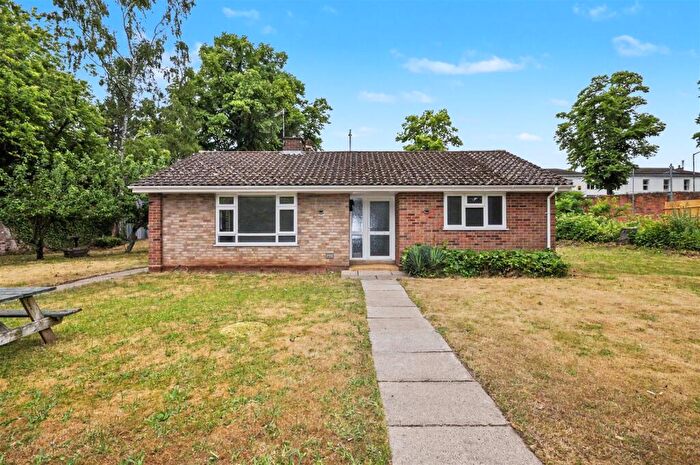 3 Bedroom Detached Bungalow To Rent In Warwick New Road, Leamington Spa, CV32