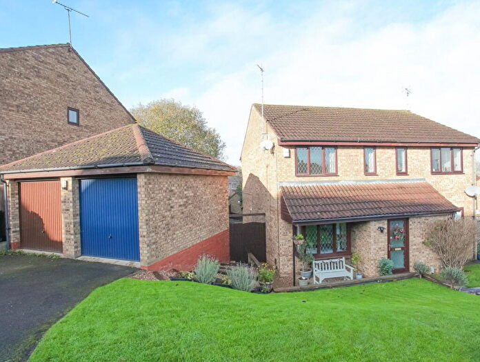 2 Bedroom Semi Detached House For Sale In Green Lane, Banbury, OX16
