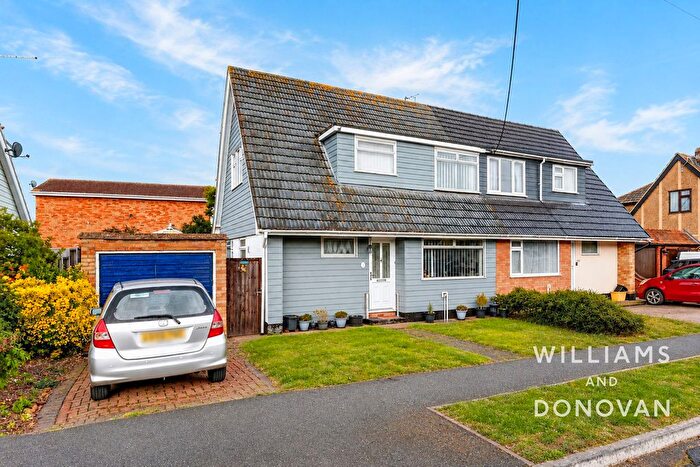 3 Bedroom Chalet For Sale In Florence Road, Canvey Island, SS8