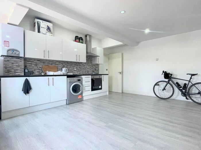 1 Bedroom Flat To Rent In London Road, Southend-On-Sea, SS1