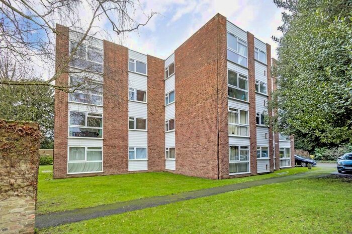 1 Bedroom Flat To Rent In Park Road, Teddington, TW11